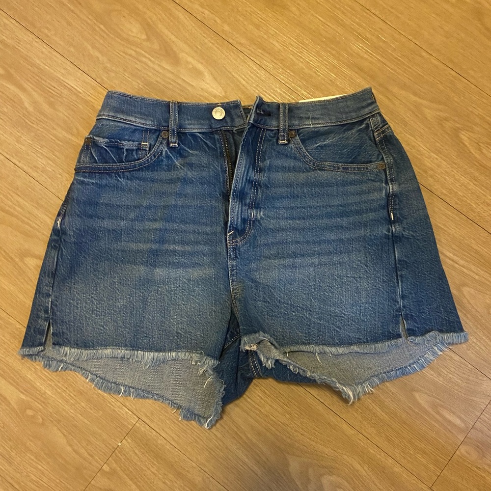 NWT AE Denim 90’s Boyfriend Short - Size 6